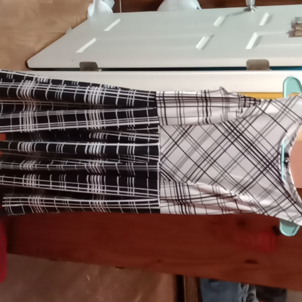 Dress - Picture 3 of 3